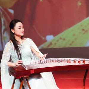 双乳吊起被各种性器调教
